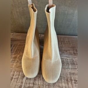 Saks fifth Avenue rib knit sock bootie